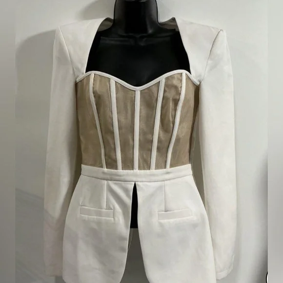 🛑 1 hour sale. Blithe, size small. Elegant White and Tan Blazer, zips in back - Picture 2 of 7